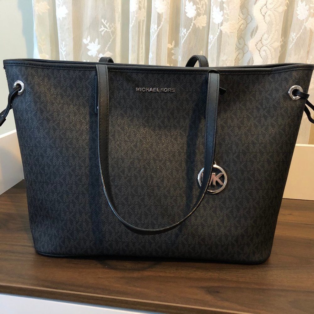 Michael Kors Jet Set Travel Tote - Large - Like New